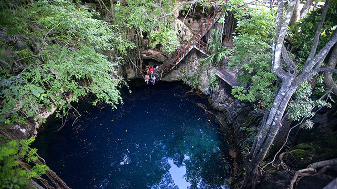 Cenote Yaal Utzil